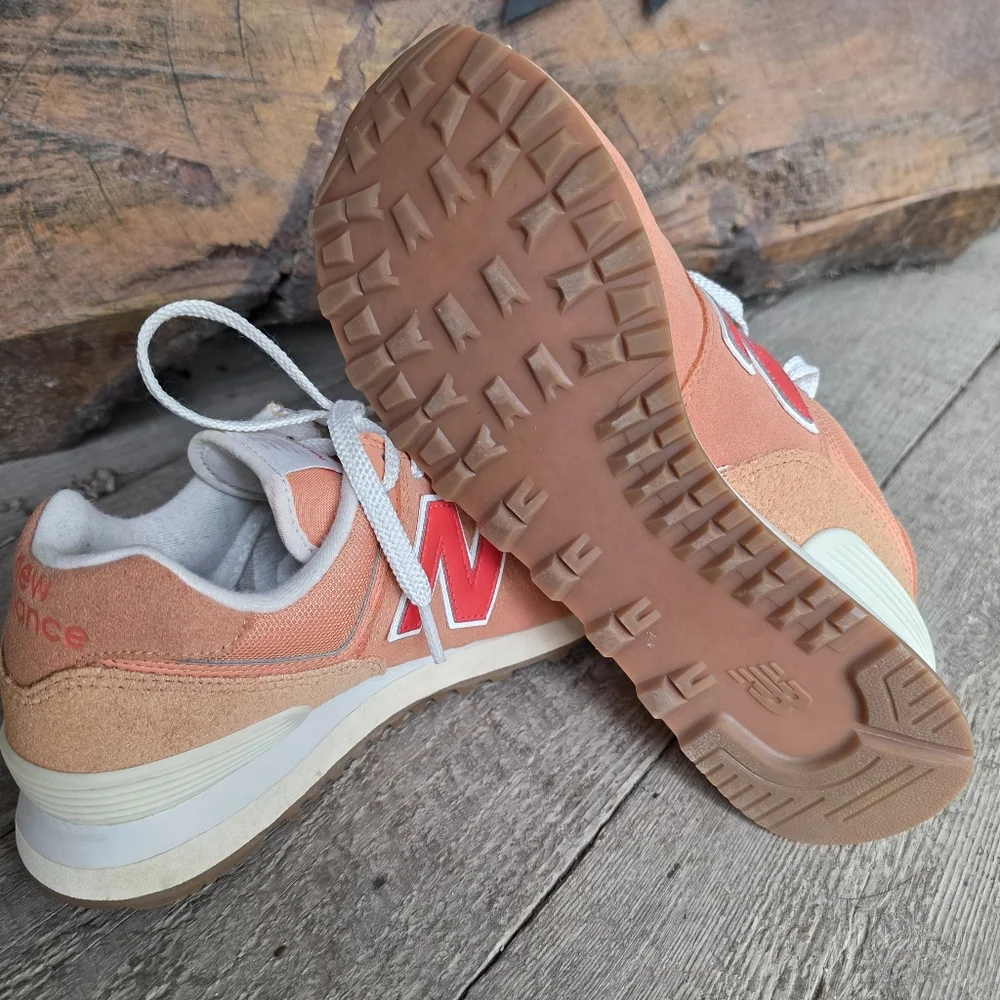 WomensNew Balance Orange Sneakers, Size 8 - Picture 5 of 5